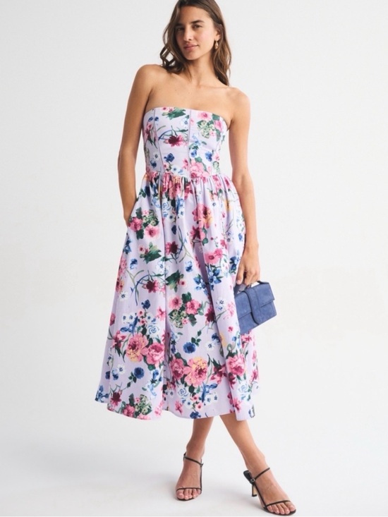 Abercrombie & Fitch Dresses & Skirts - Abercrombie & Fitch bandeau corset waist detail maxi dress in floral print Sz M